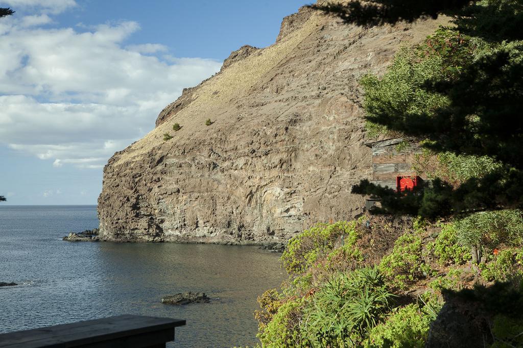 Crusoe Island Lodge Juan Fernandez Exterior photo